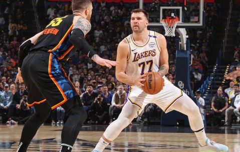 体育直播-今夜体能课后，俄克拉荷马雷霆造点机会备战NBA常规赛，气氛紧张，更衣室氛围转暖的简单介绍